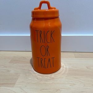 Rae Dunn canister . New 9” tall